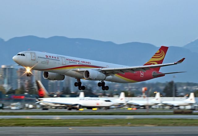 Airbus A330-300 (B-LHL)