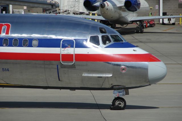 McDonnell Douglas MD-82 —