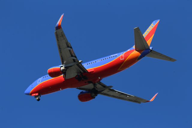 BOEING 737-300 (N633SW)