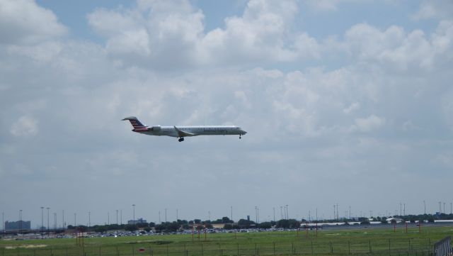 Canadair Regional Jet CRJ-700 (N956LR)