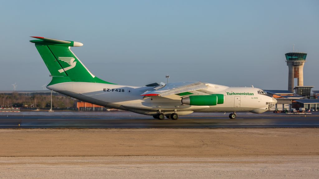 Ilyushin Il-76 (EZ-F428)