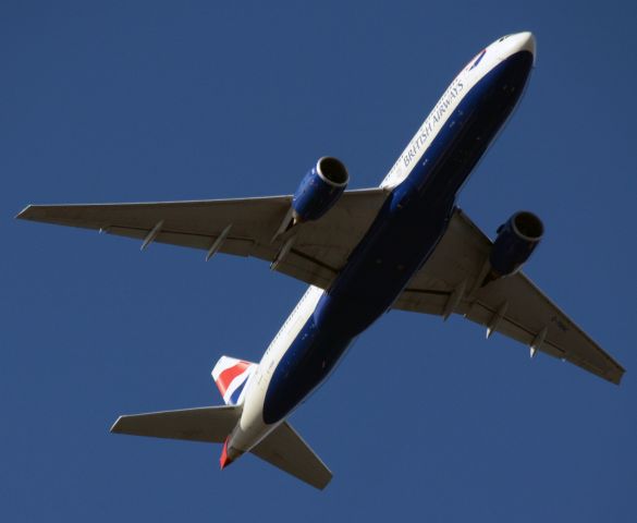 Boeing 777-200 (G-YMMC) - Backyard spotting. British Airways Boeing 777 on approach to runway 22 at Newark Liberty International Airport.