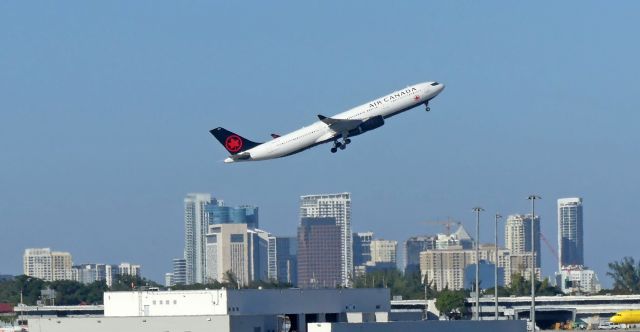 Airbus A330-300 (C-GFUR)