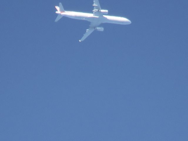 Airbus A321 (N585UW)