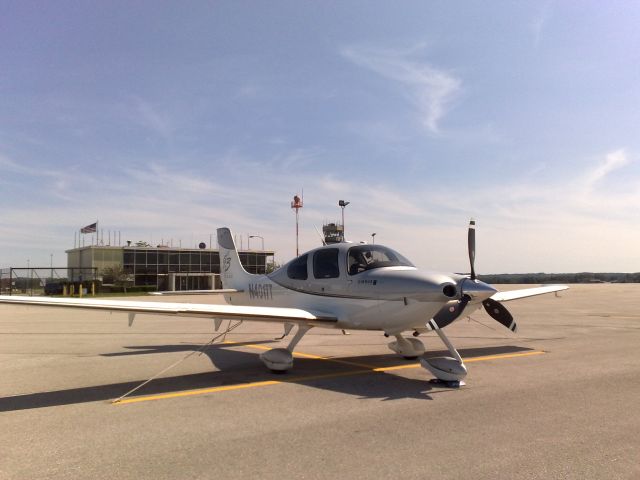 Cirrus SR-22 (N401TT)