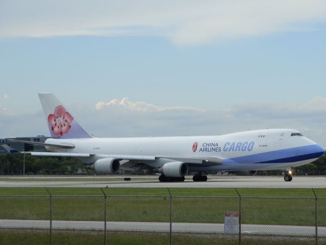 Boeing 747-400 (B-18723)
