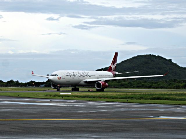 Airbus A330-300 (G-VGEM)