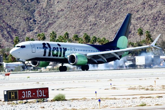 Boeing 737-700 (C-FFEL)