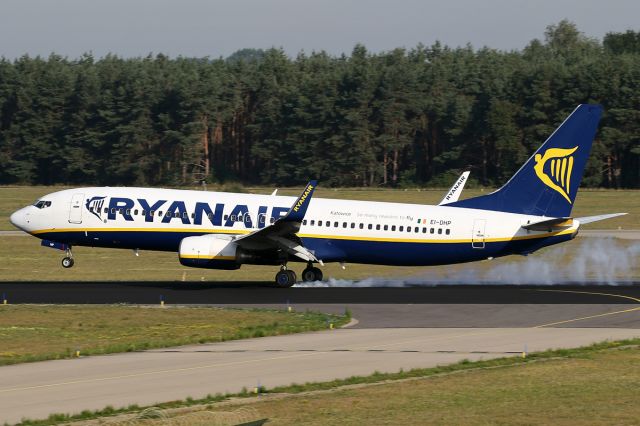 Boeing 737-800 (EI-DHP)