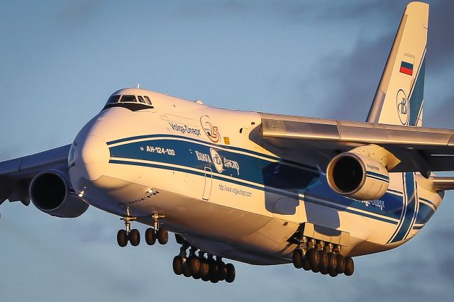 Antonov An-124 Ruslan (RA-82078) - VDA2072 basking in the golden hour lighting on final to 33 at KBGR.