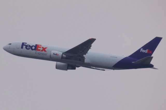 BOEING 767-300 (N147FE)