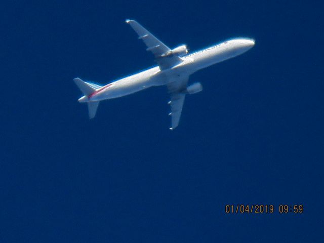 Airbus A321 (N185UW)