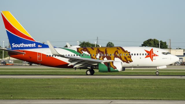 Boeing 737-700 (N943WN) - California One