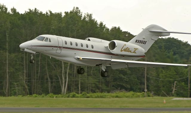 Cessna Citation X (N996QS) - Landing Cape May county nj