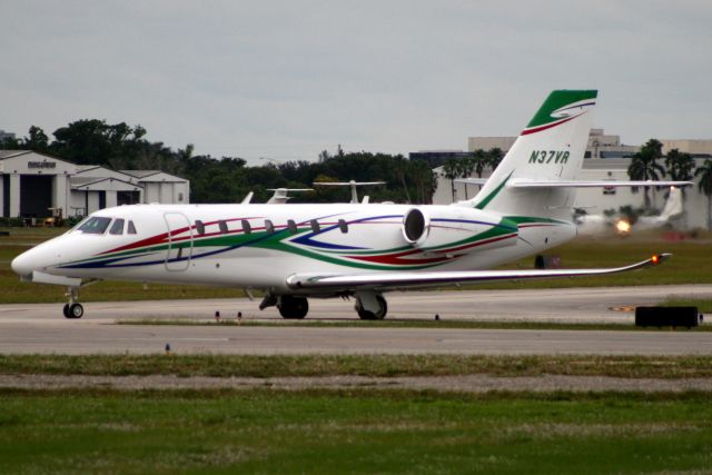 Cessna Citation Sovereign (N37VR) - Taxiing to depart rwy 9 on 27-Nov-17.