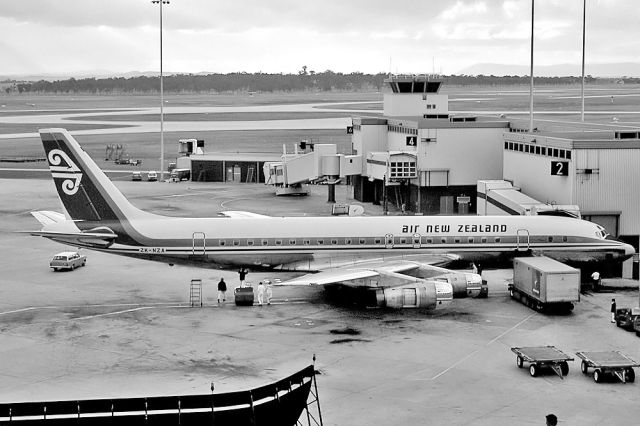 ZK-NZA — - AIR NEW ZEALAND - DOUGLAS DC-8-52 - REG : ZK-NZA (CN 45750/217) - TULLAMARINE MELBOURNE VIC. AUSTRALIA - YMML 11/4/1976