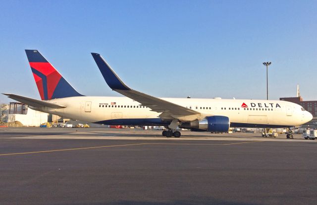 BOEING 767-300 (N177DN) - Still an amazing machine.  The Boeing 767-300ER with winglets !