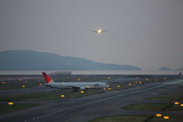 BOEING 767-300 (JA8399)