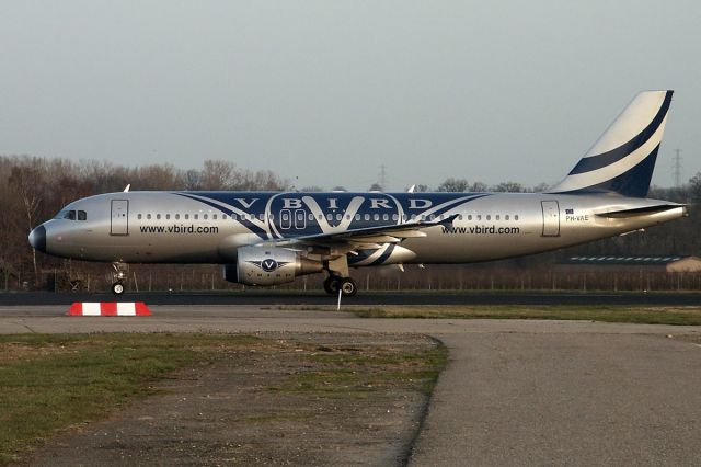 Airbus A320 (PH-VAE) - One of my first digital pictures (2004) taken with a Dimage 7 with 8mp. Not suitable to take pictures of aircraft with because of its slow performance and small lences. But yet an interesting aircraft. It changed registration into D-AKNY at the end of V-Bird in 2004. Later on it changed into; TC-TCG, N811LF and it should be EI-ERT by now. Found my info at "Airframes.org". My next camera was a D30 with a 70x200mm lens. Much better performance. But again not comparable with now.