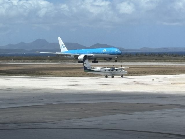 Boeing 777-200 (PH-BVW) - March 8, 2025. KLM flight just after  landing from Amsterdam.