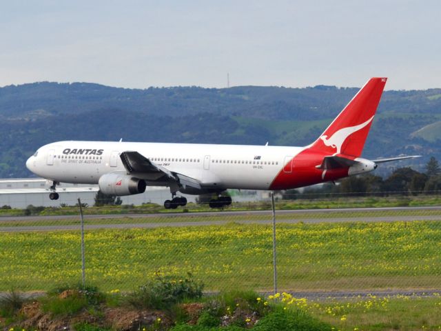 BOEING 767-300 (VH-ZXC) - About to put down on runway 05. Thursday 12th July 2012.