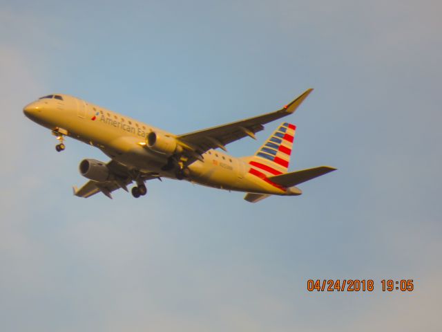 Embraer 175 (N253NN)