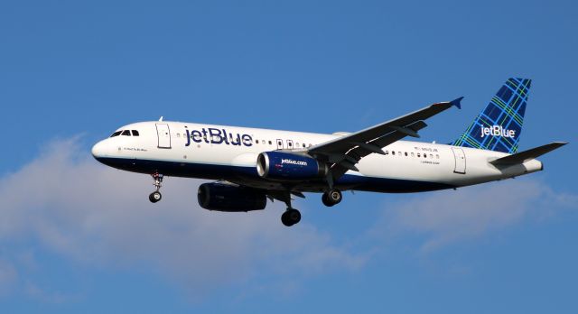 Airbus A320 (N519JB) - On final is this 2001 jetBlue Airbus A320-232 in the Autumn of 2020.