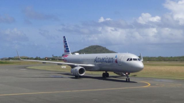Airbus A321 (N146AA)