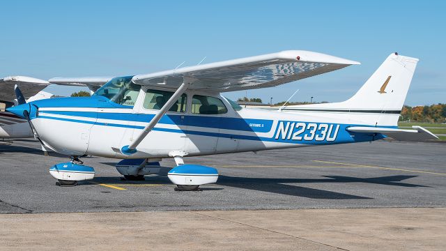 Cessna Skyhawk (N1233U) - N1233U parked on the ramp at Frederick Municipal Airport 