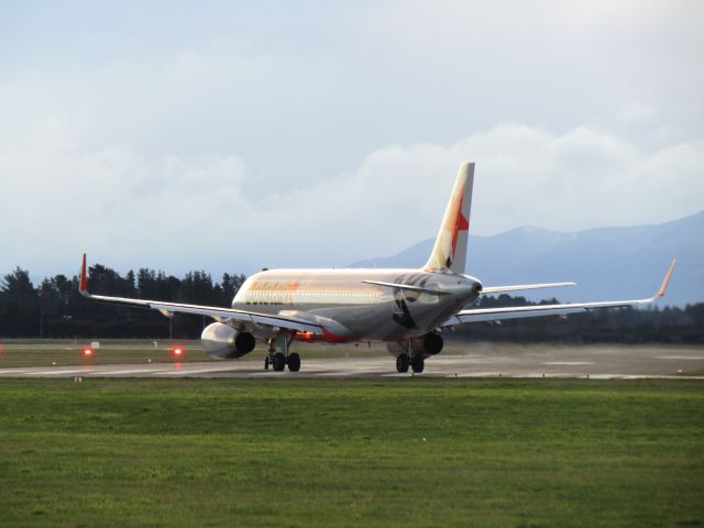 Airbus A320 (VH-VFN)