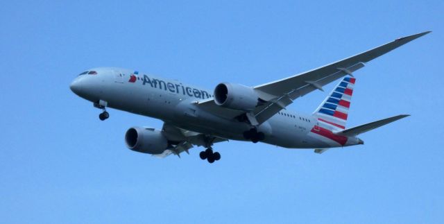 Boeing 787-8 (N807AA) - On final is this 2015 American Airlines Boeing 787-8 "Dreamliner" in the Summer of 2021.