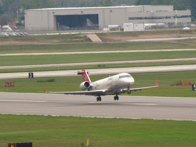 Canadair Regional Jet CRJ-200 (N8964E)