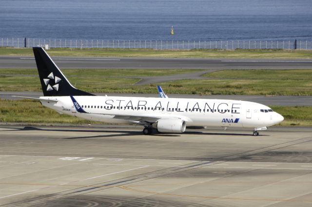 Boeing 737-800 (JA51AN) - Taxing at Tokyo-Haneda Intl Airport on 2016/11/03/ " Star Alliance c/s "