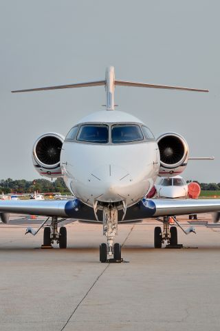 Bombardier Challenger 300 (N516FX) - Seen at KFDK on 6/20/2010.      http://discussions.flightaware.com/profile.php?mode=viewprofile&u=269247