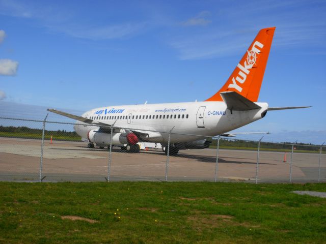 Boeing 737-200 (C-GNAU)