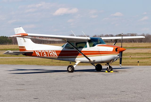 Cessna Skyhawk (N737RN)