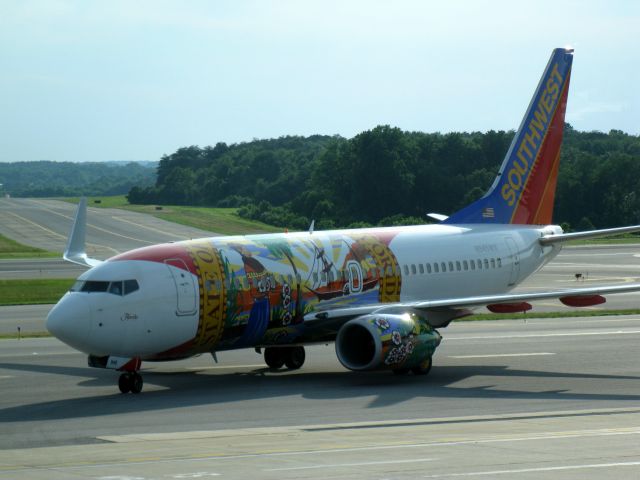 Boeing 737-700 (N945WN) - Southwest "Florida One" at BWI