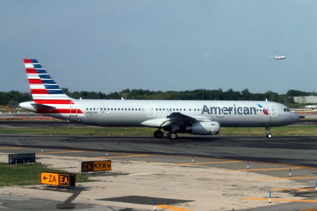 Airbus A321 (N585UW) - Taxiing to depart rwy 22R operating flight US671 to KPHX.