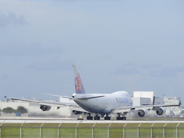 Boeing 747-400 (B-18711)