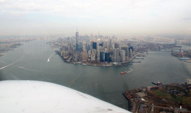 Cessna Skyhawk (N747EP) - Hudson River corridor.