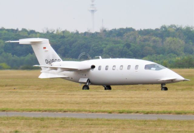 Piaggio P.180 Avanti (D-IGOB)