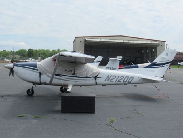 Cessna Skylane (N21200)