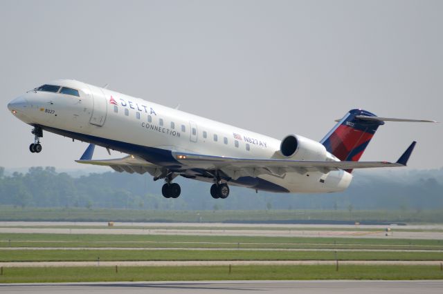 Canadair Regional Jet CRJ-200 (N827AY)