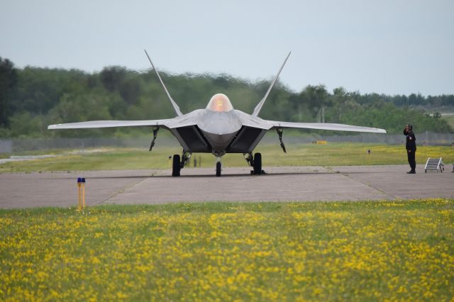 Lockheed F-22 Raptor —