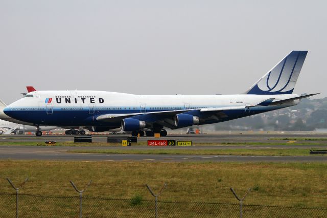 Boeing 747-400 (N105UA)