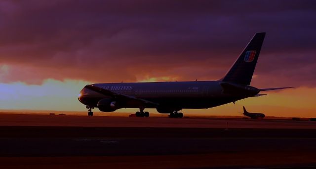 BOEING 767-300 (N670UA) - Taxiing westbound Bravo November for takeoff.