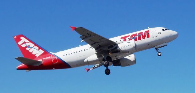 Airbus A319 (PR-MYB)