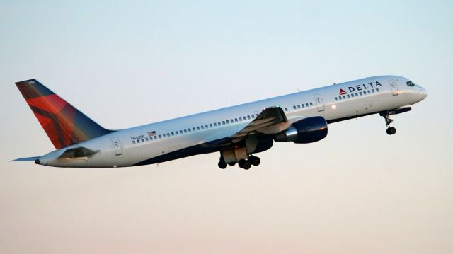 N602DL — - Delta 757 late day departure out of Nashville