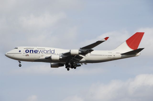 Boeing 747-400 (BON8913) - Final Approach to Narita Intl Airport R/W34L on 2010/1/3 One World c/s