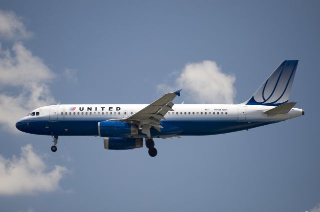 Airbus A320 (N491UA)
